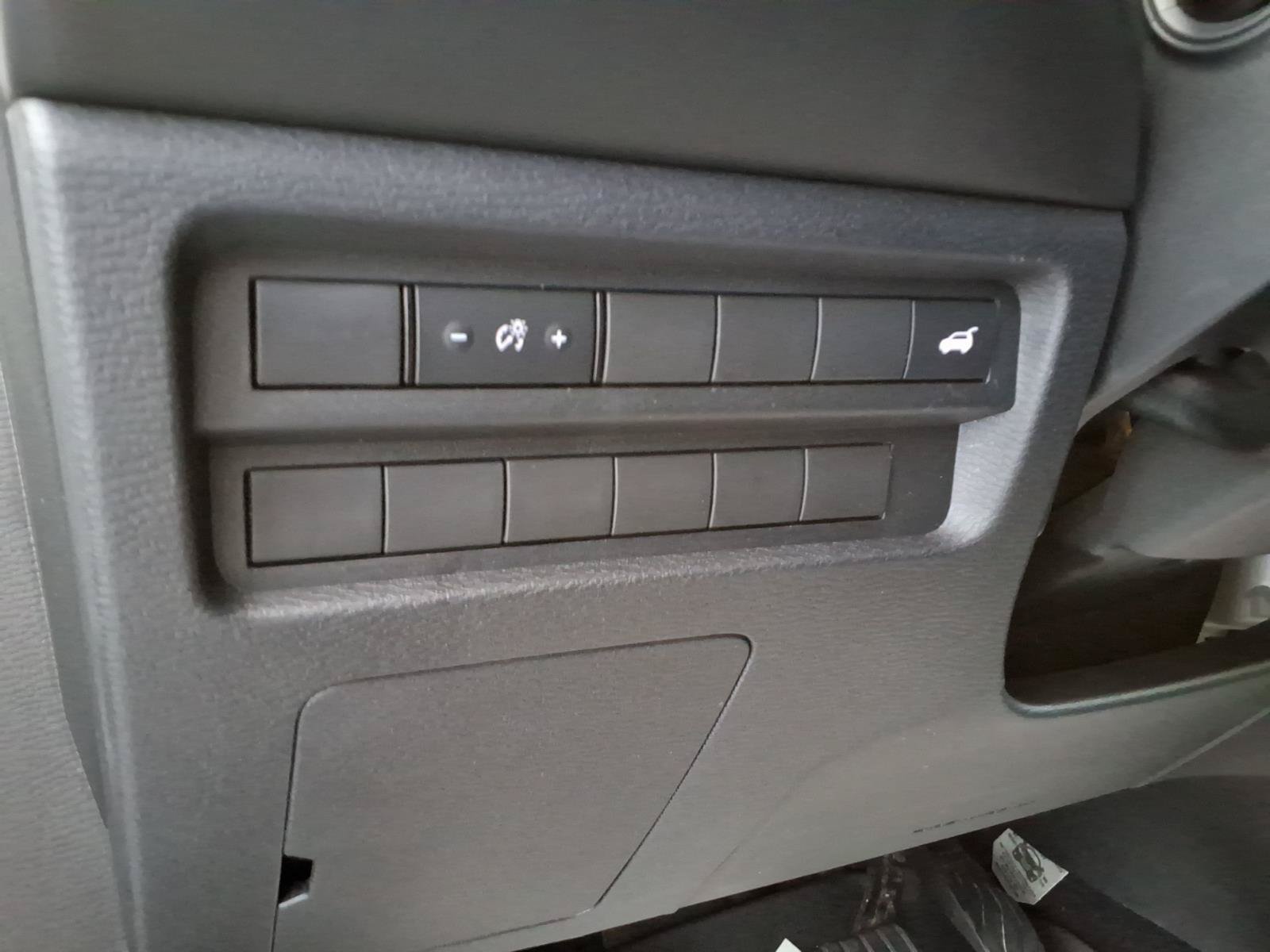 Used 2024 Alloy Silver Metallic Mitsubishi SE image 24