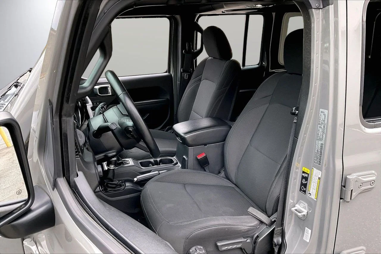 Used 2022 Gray Jeep Sport Altitude image 22