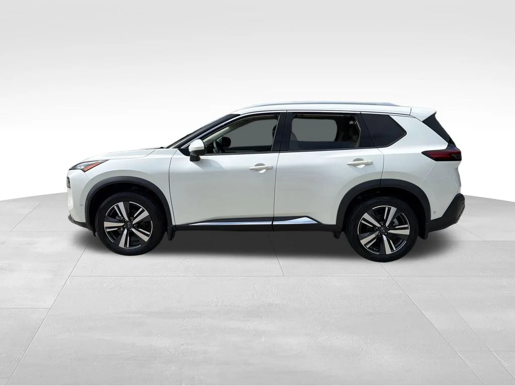 Used 2023 White Nissan SL image 4