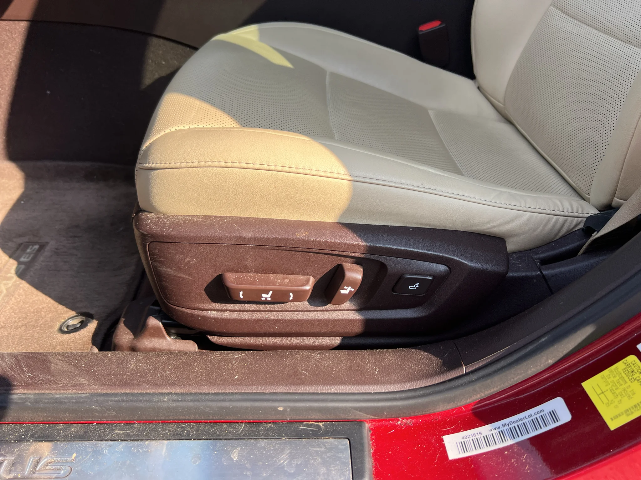 Used 2017 Matador Red Mica Lexus Base image 6