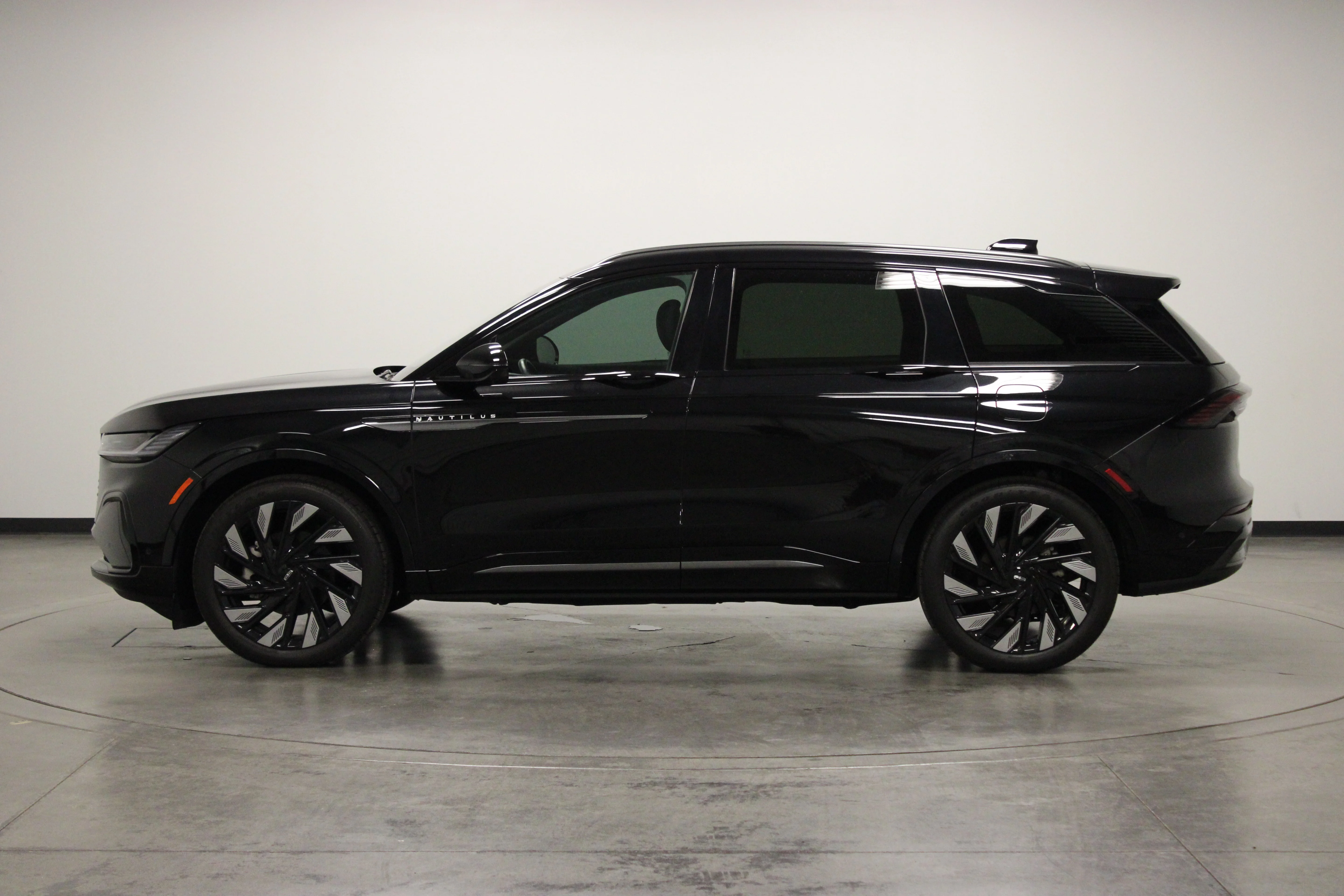 Used 2024 Black Metallic Lincoln Reserve image 5