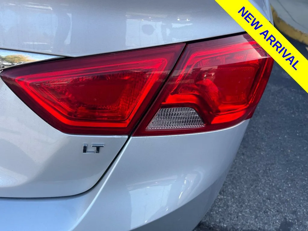 Used 2019 SILVER ICE METALLIC Chevrolet LT image 4