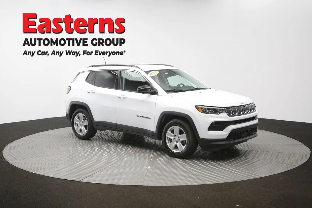Used 2022 White Jeep Latitude image 48