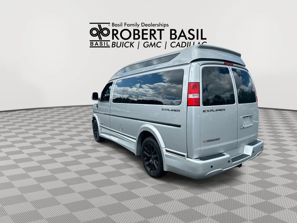 Used 2021 Silver Chevrolet LS image 6