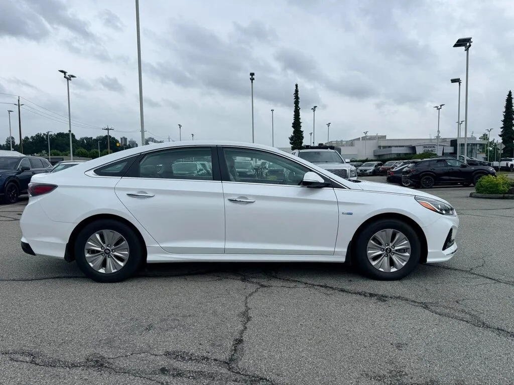 Used 2019 Hyper White Hyundai Hybrid Preferred Dilawri Certified   Local BC   Cl image 6