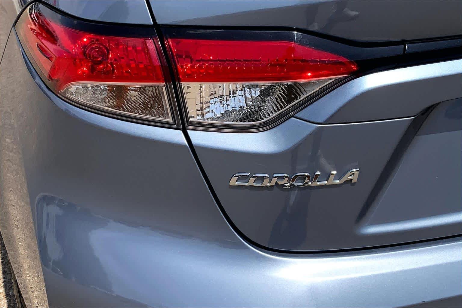 Used 2021 Celestite Toyota LE image 10