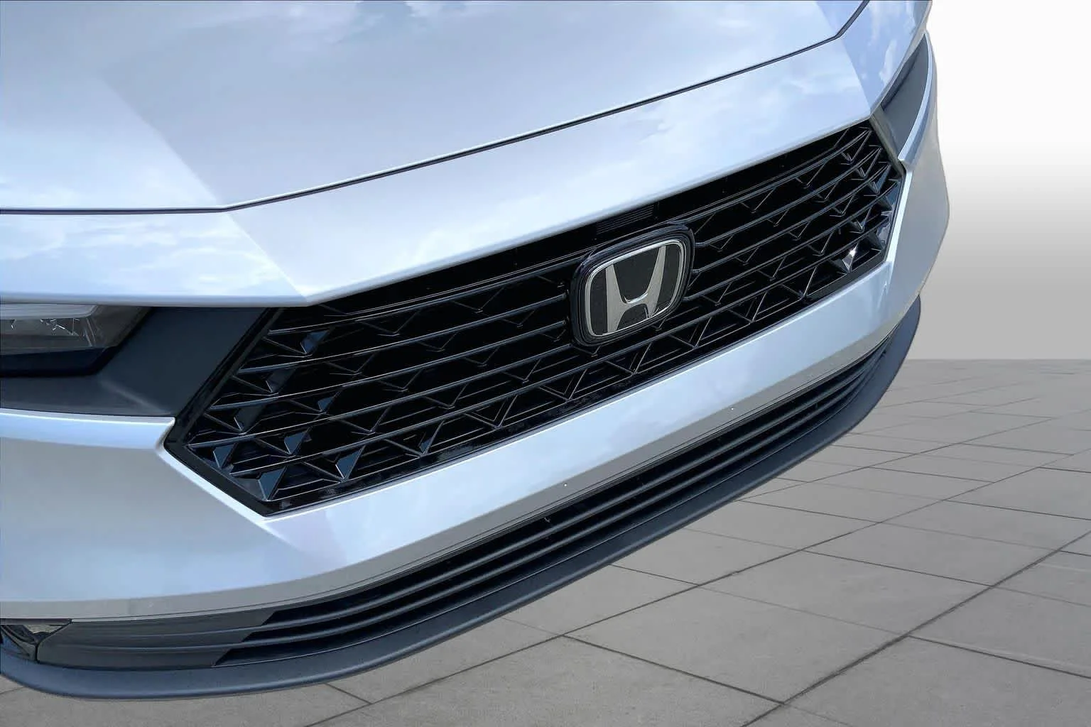 Used 2026 Solar Silver Metallic Honda SE image 30