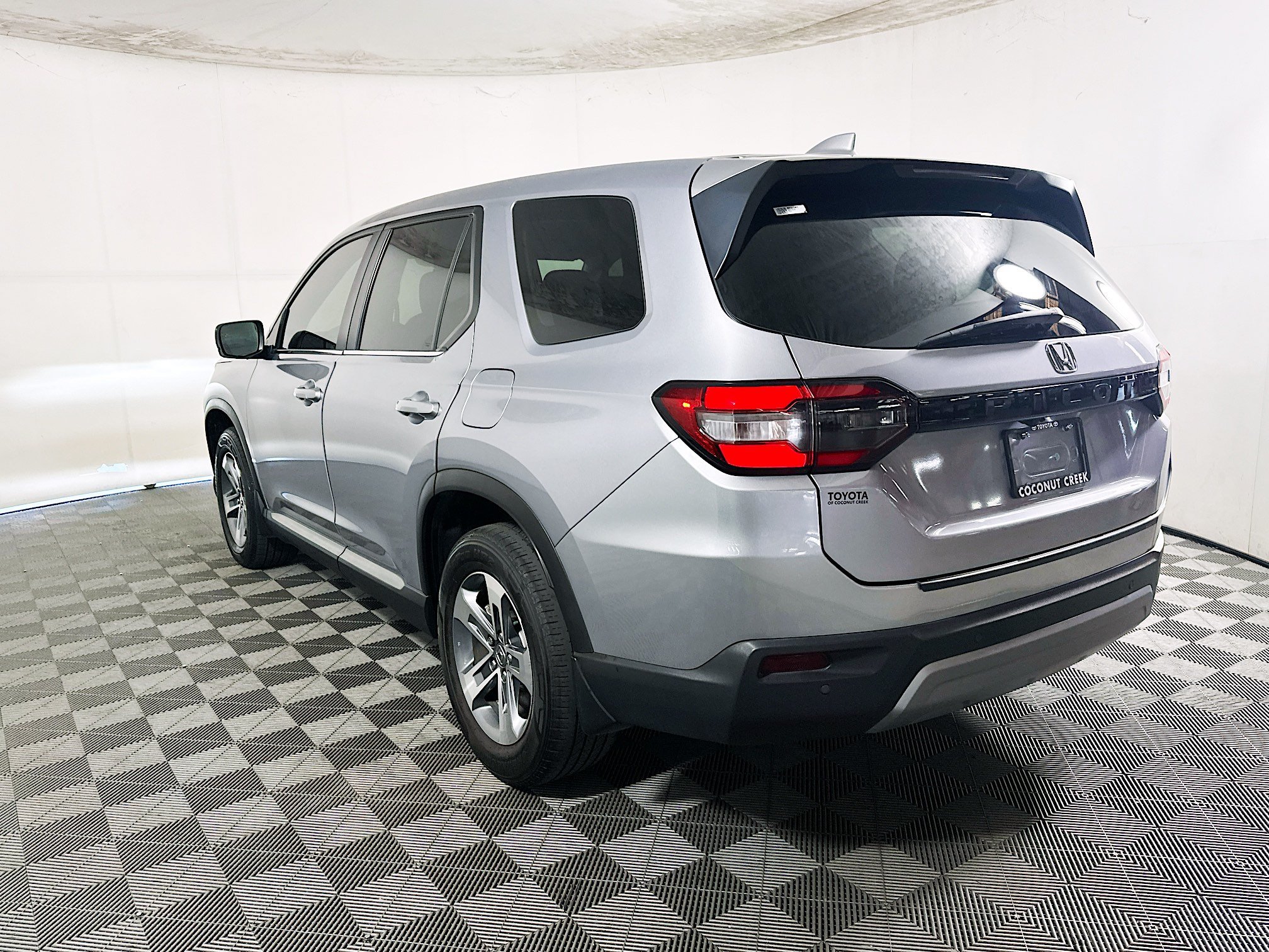 Used 2025 Silver Honda EX-L image 5