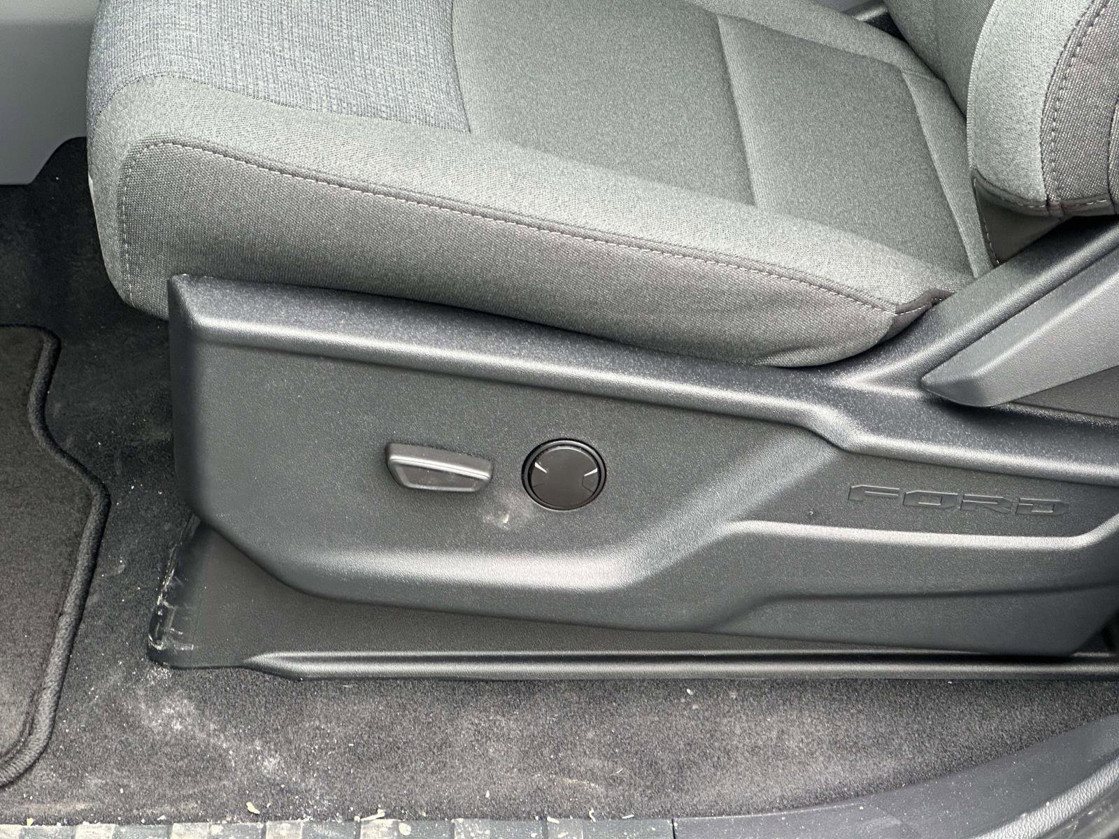 New 2026 Agate Black Metallic Ford XLT image 14