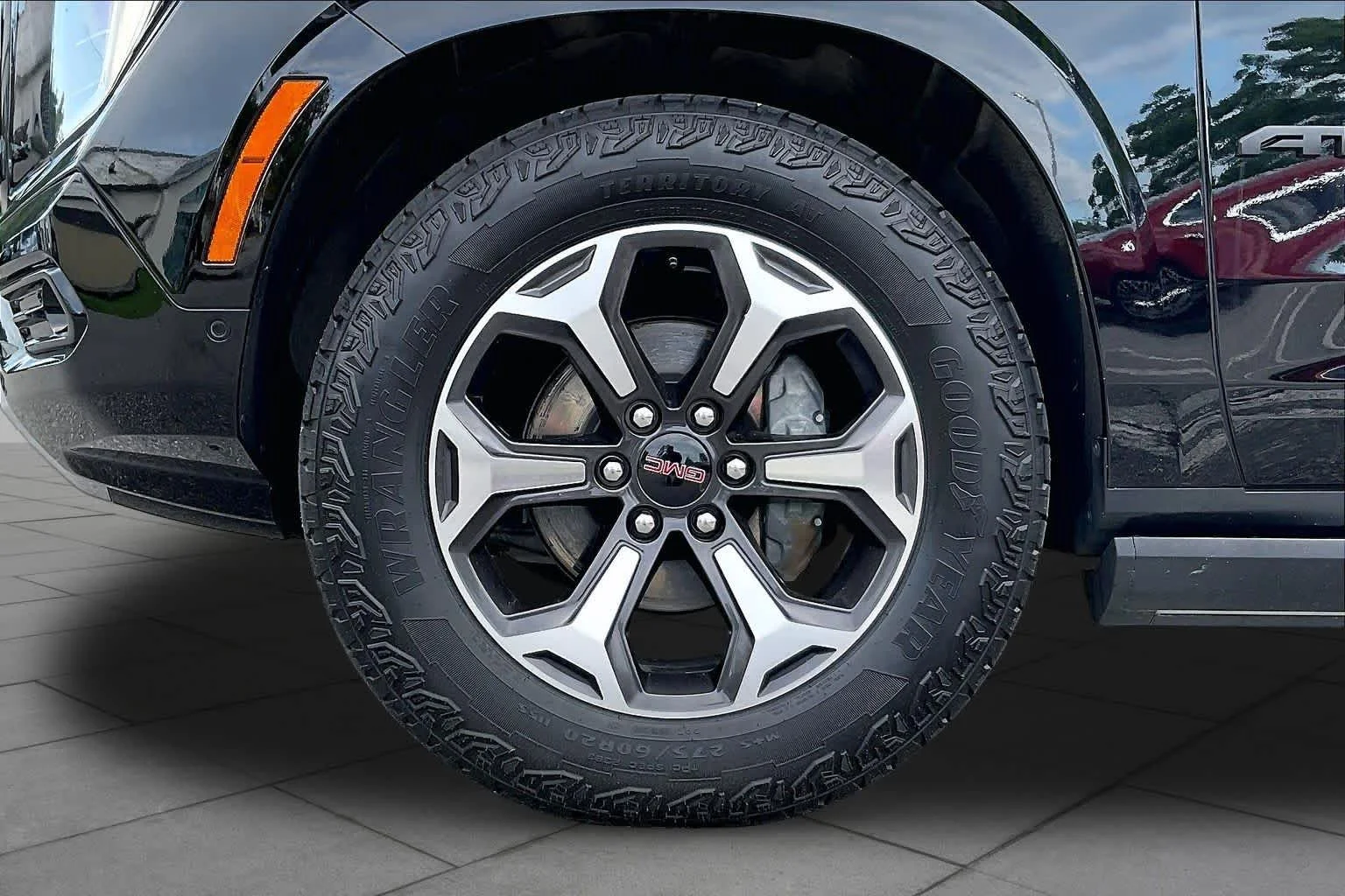 Used 2025 Onyx Black GMC AT4 Ultimate image 10