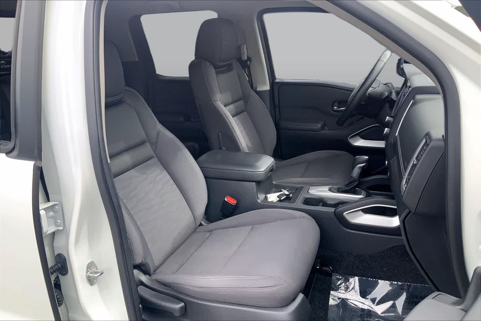 Used 2022 Glacier White Nissan SV image 9