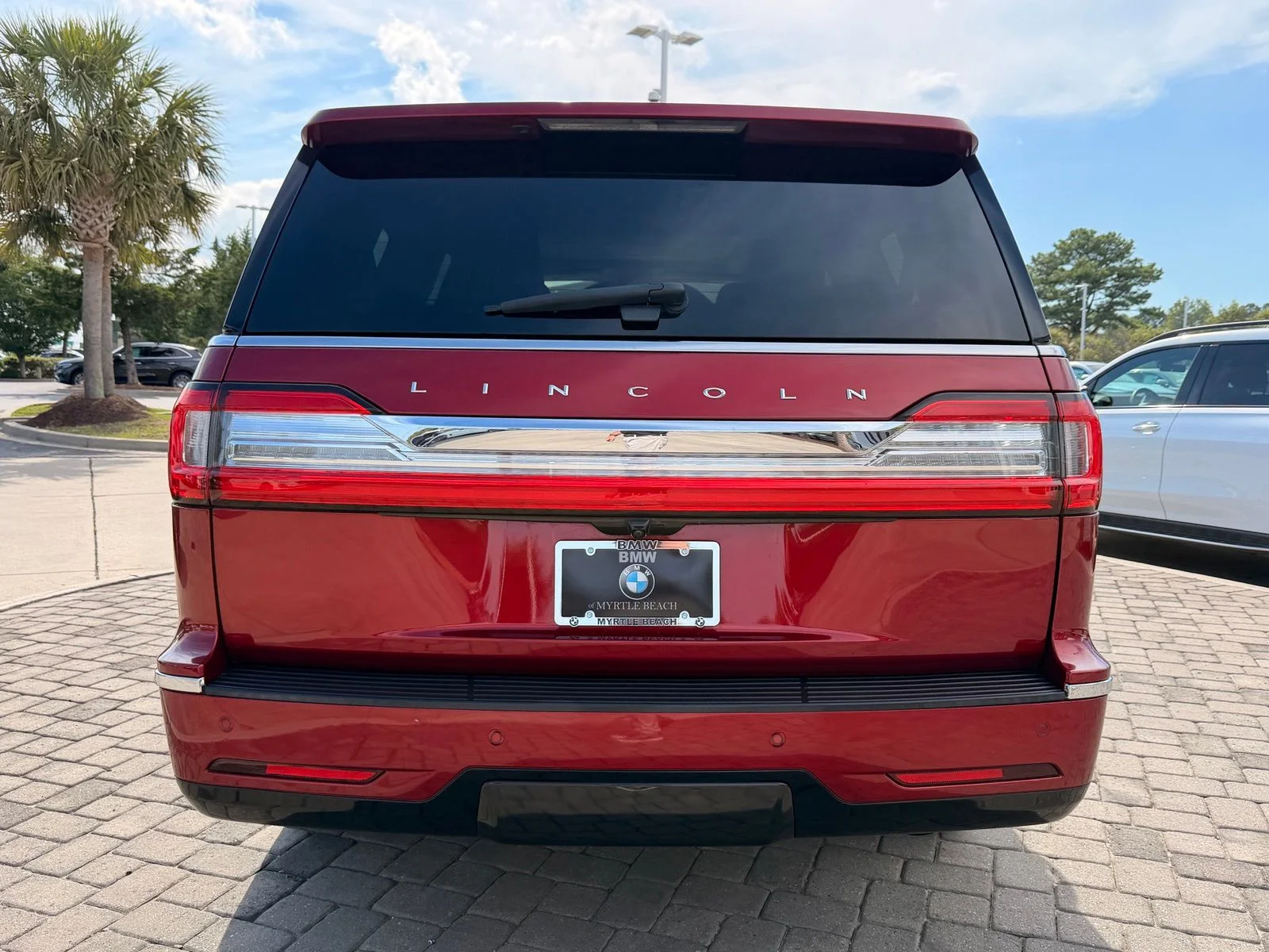Used 2019 Ruby Red Metallic Lincoln Reserve image 10