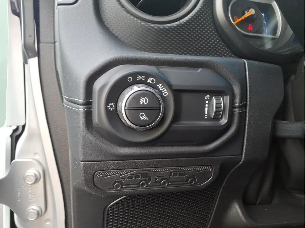 Used 2024 Silver Jeep Mojave image 20