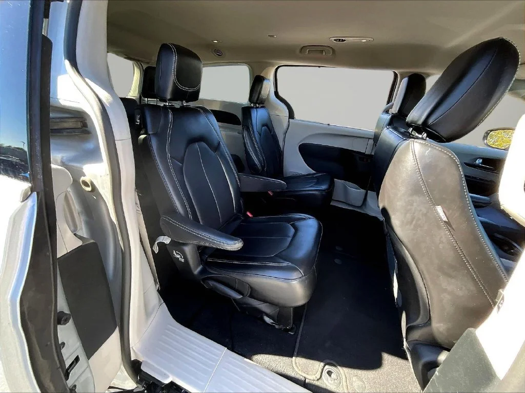 Used 2024 Silver Chrysler Touring L image 26