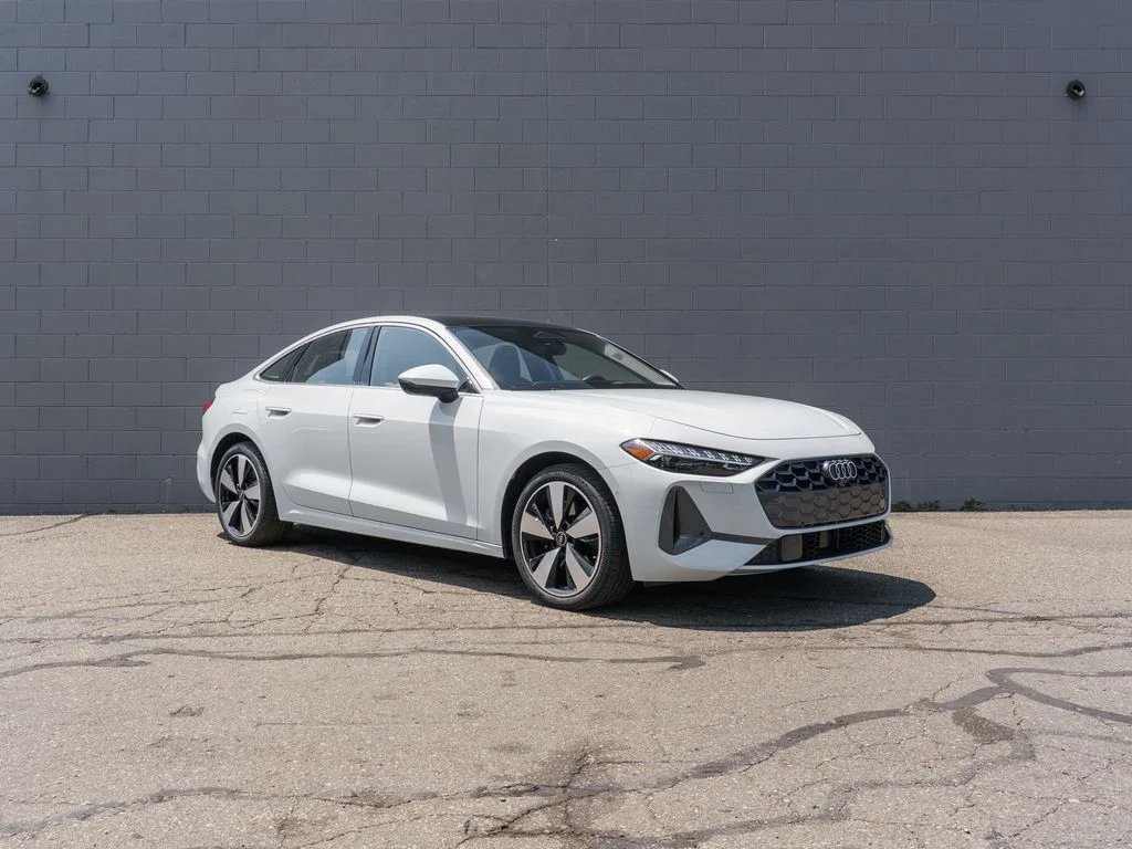 Used 2025 White Audi  image 9