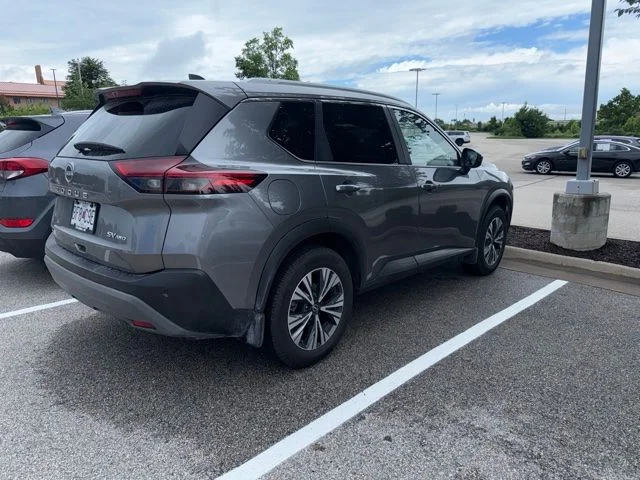 Used 2023 Gray Nissan SV image 3