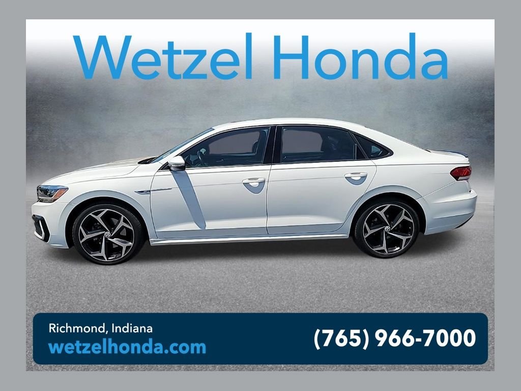 2021 Volkswagen Passat 2.0T R-Line Auto's photo