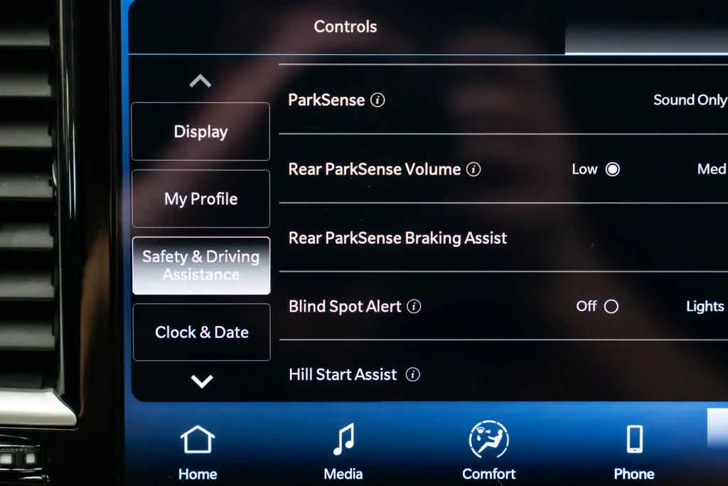 Used 2025 Diamond Black Crystal Pearlcoat Chrysler Select image 20