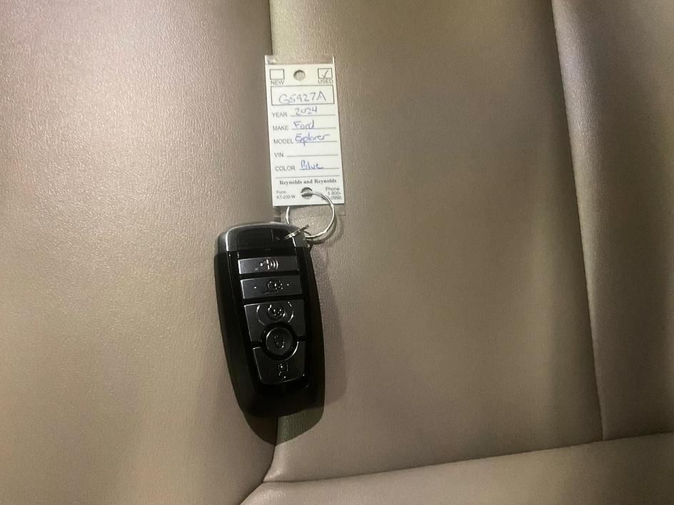 Used 2024 Blue Ford XLT image 30