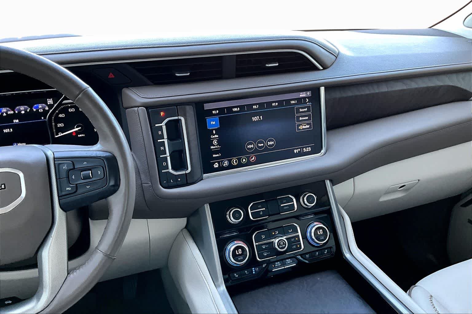 Used 2021 White Frost Tricoat GMC Denali image 6