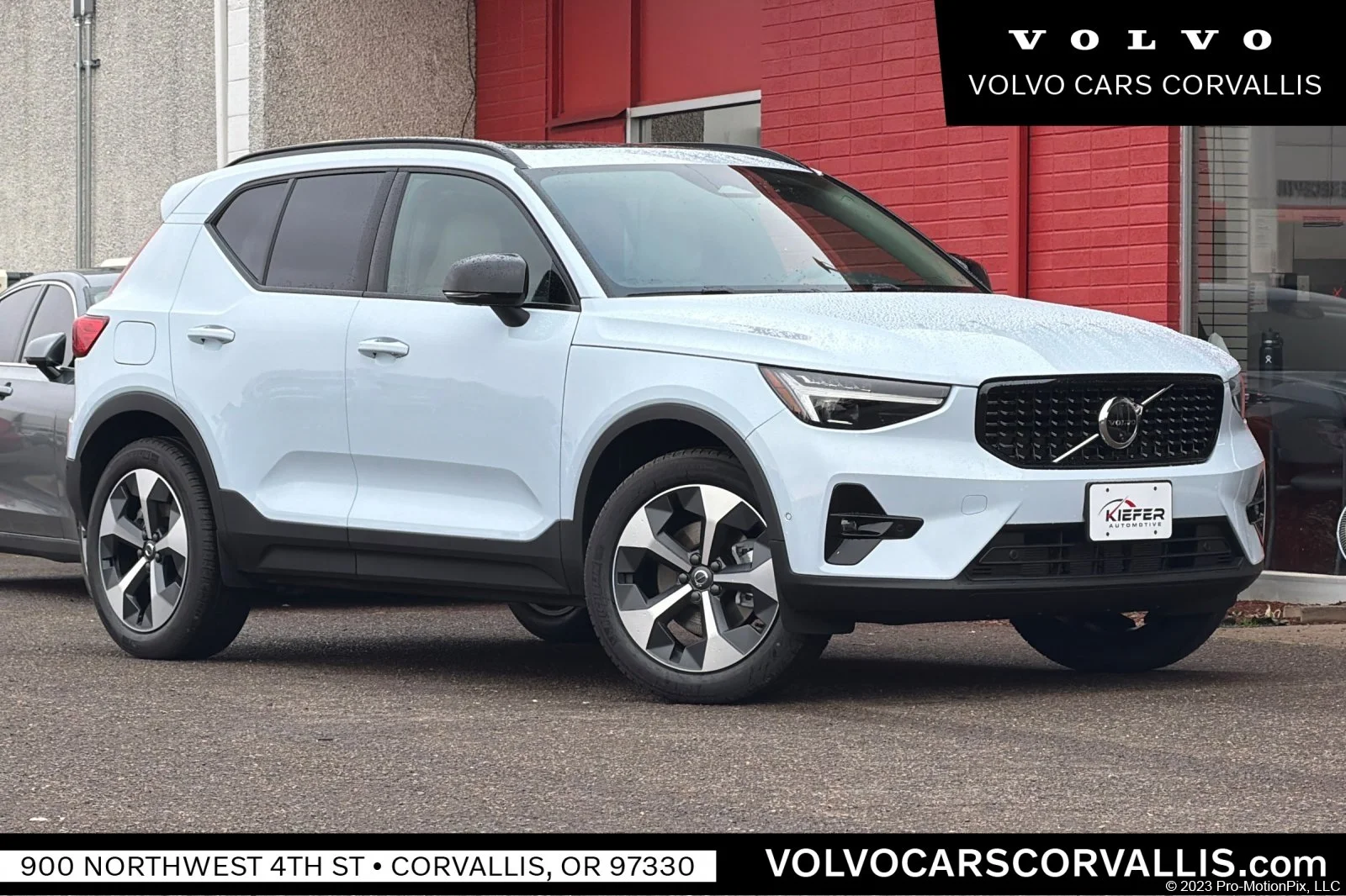 2026 Volvo XC40 B5 Plus Dark AWD's photo