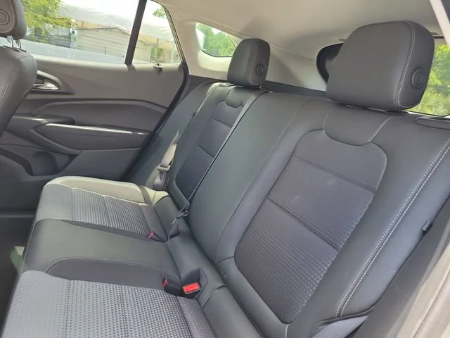 2025 Chevrolet Trax LT - Photo 11