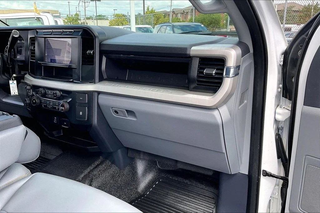 Used 2023 White Ford XL image 15