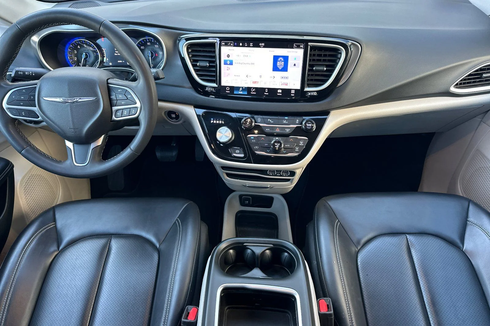 Used 2023 Silver Chrysler Touring L image 13