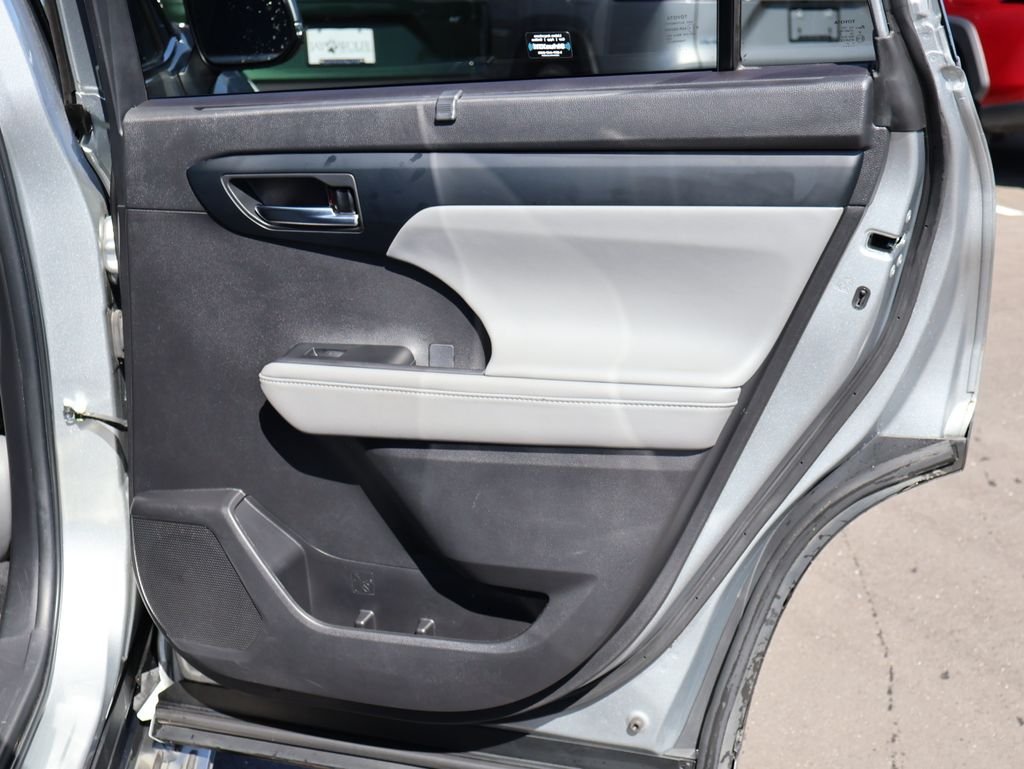 Used 2022 Silver Toyota XLE image 15
