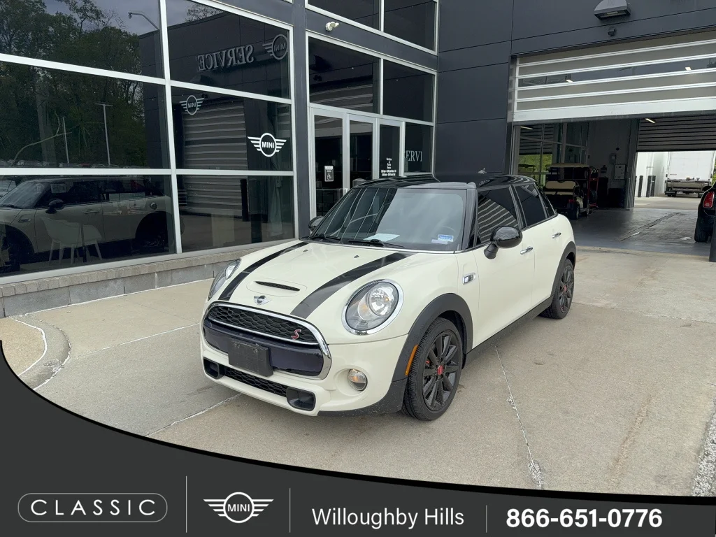 2018 MINI Cooper S 4 Door's photo