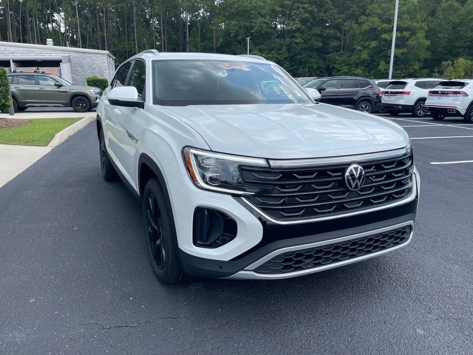 New 2026 Opal White Pearl Volkswagen SE image 3