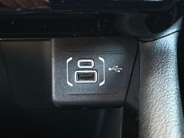 New 2026 Bright White Clearcoat Jeep Latitude image 16