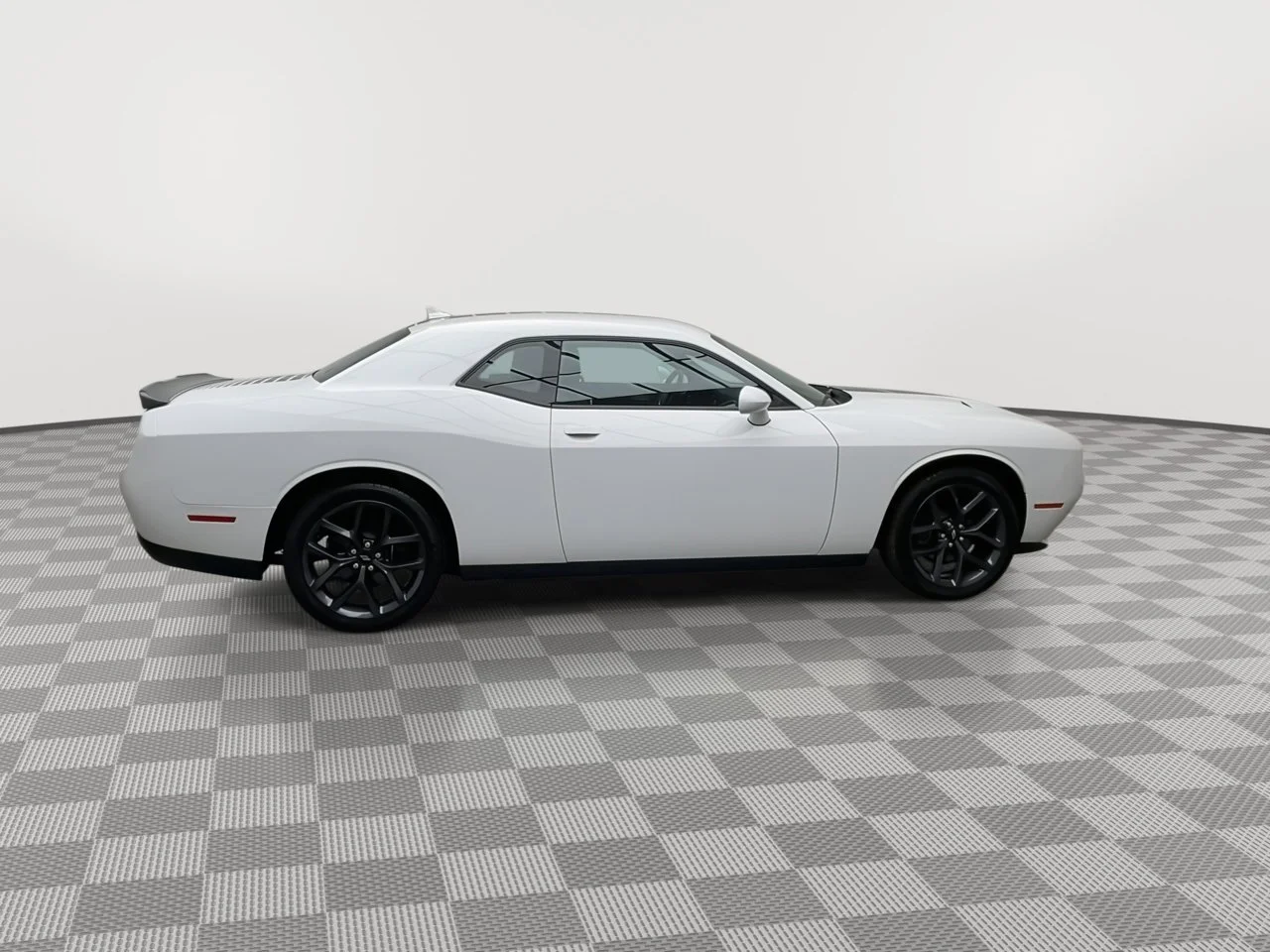 Used 2019 White Dodge SXT image 33