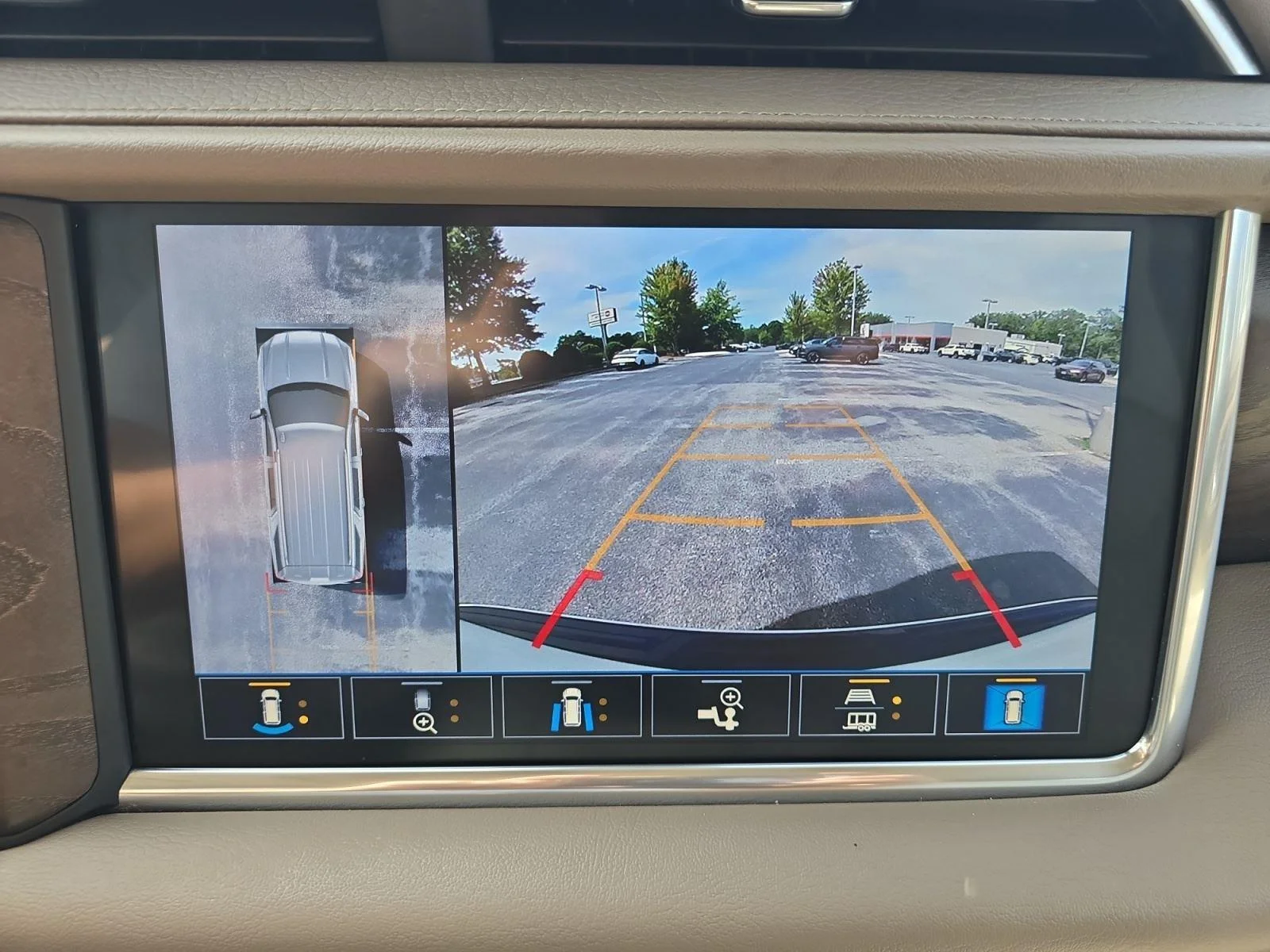 Used 2021 White Frost Tricoat GMC Denali image 17