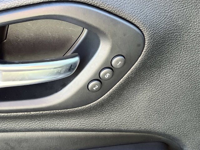 Used 2019 White Jeep Limited image 27