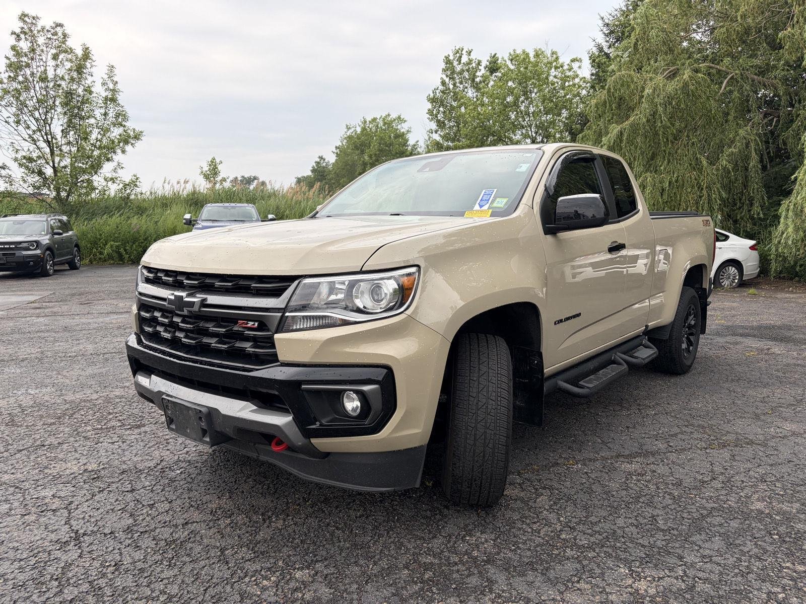 Used 2022 Sand Dune Metallic Chevrolet 4WD Z71 image 10