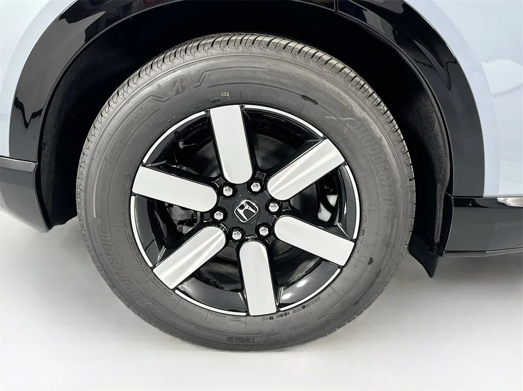 New 2026 Sonic Gray Pearl Honda Touring image 21