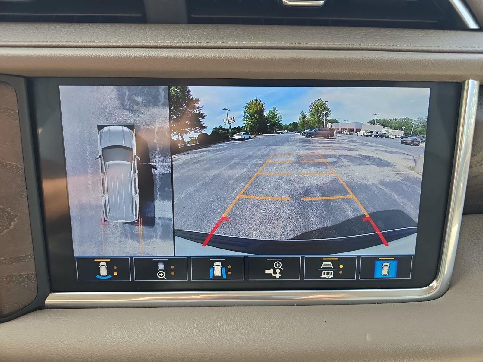 Used 2021 White Frost Tricoat GMC Denali image 17