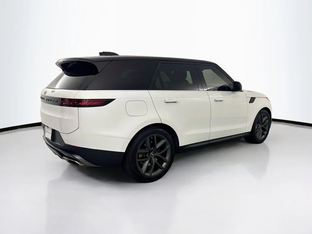 Used 2025 White Land Rover SE image 5