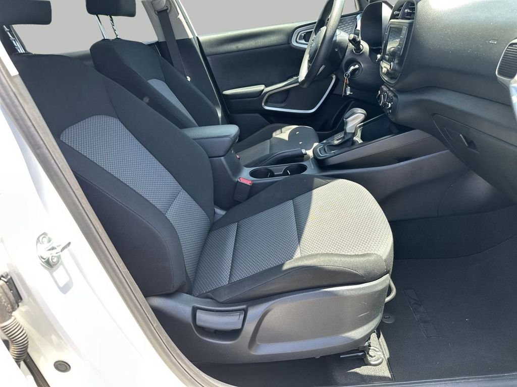 Used 2023 White Kia LX image 24