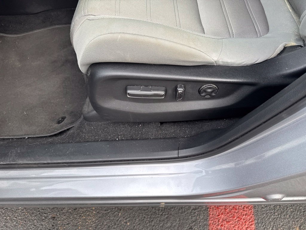 Used 2020 Silver Honda EX image 5