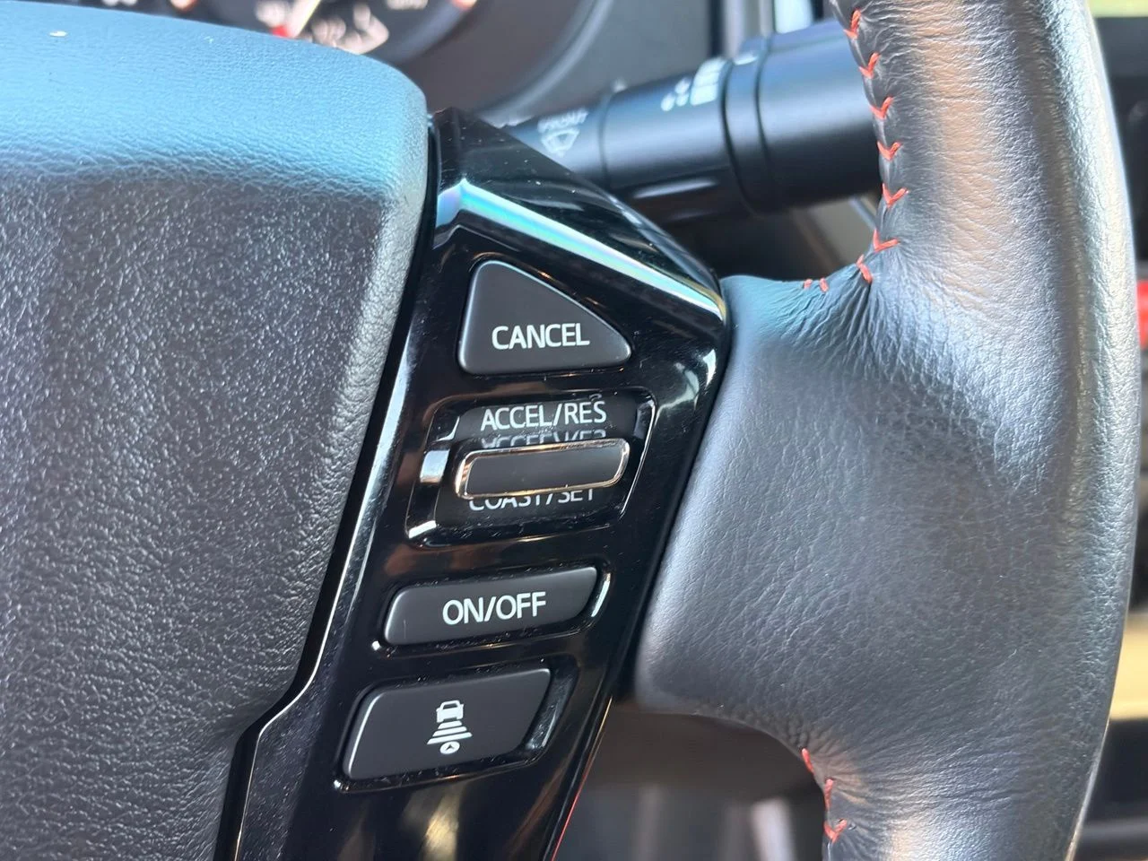 Used 2025 Boulder Gray Pearl Nissan PRO-4X image 26