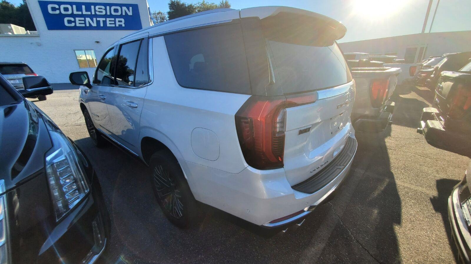 Used 2025 White Frost Tricoat GMC Denali image 8