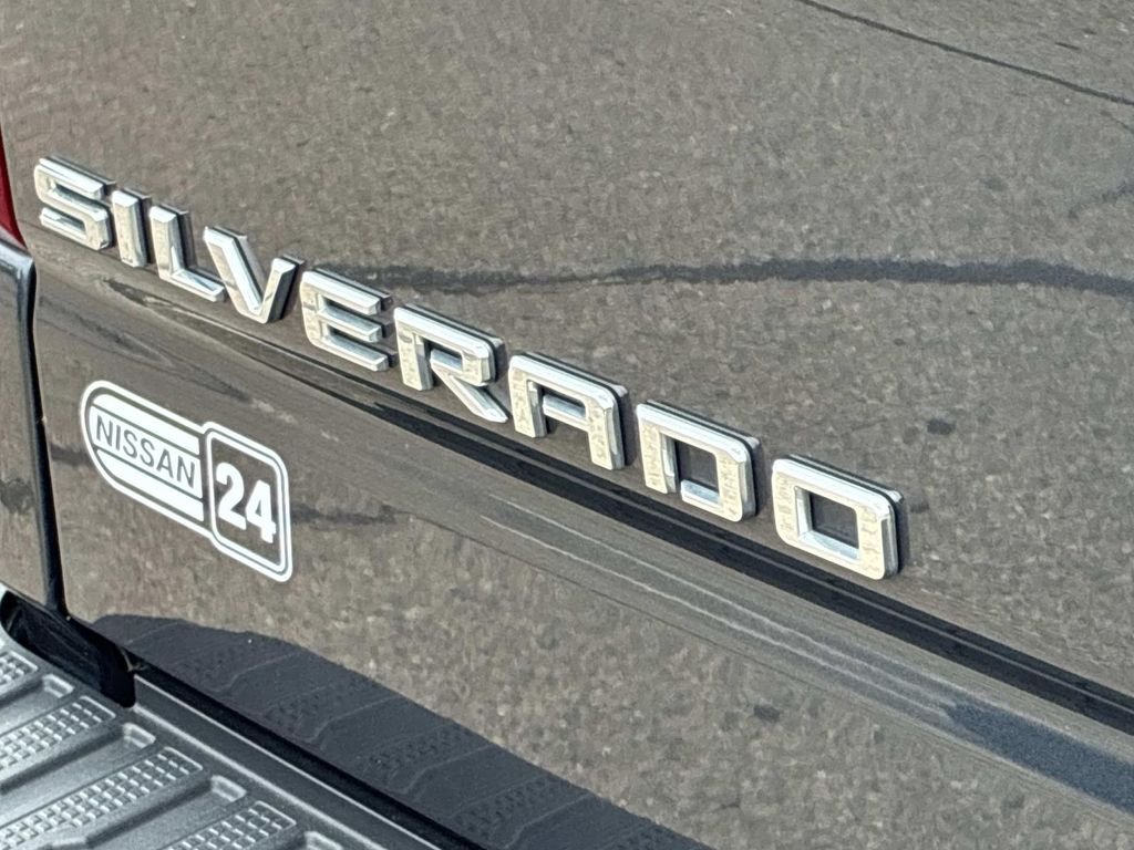 Used 2021 Gray Chevrolet LT image 13