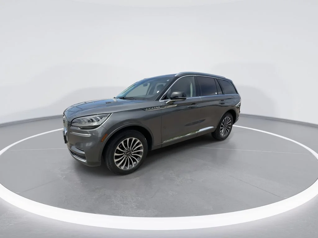 Used 2023 Gray Lincoln Standard image 4