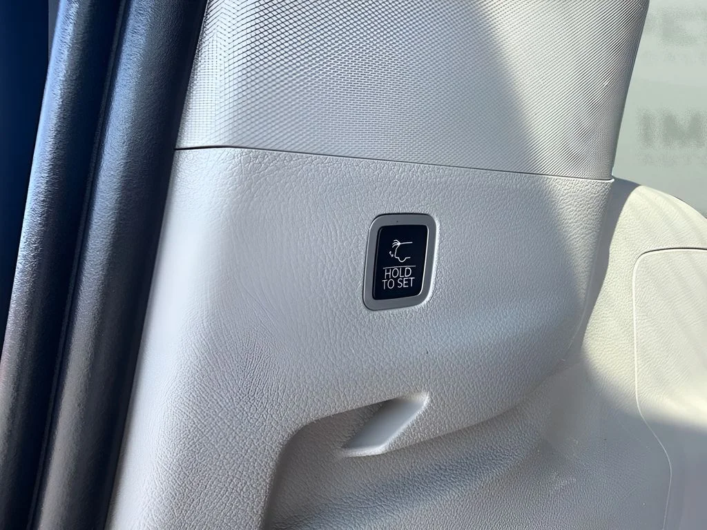 Used 2024 Gray Jeep Base image 27