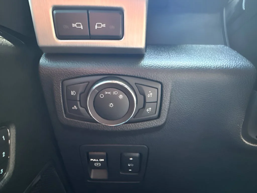 Used 2019  Ford XL image 27
