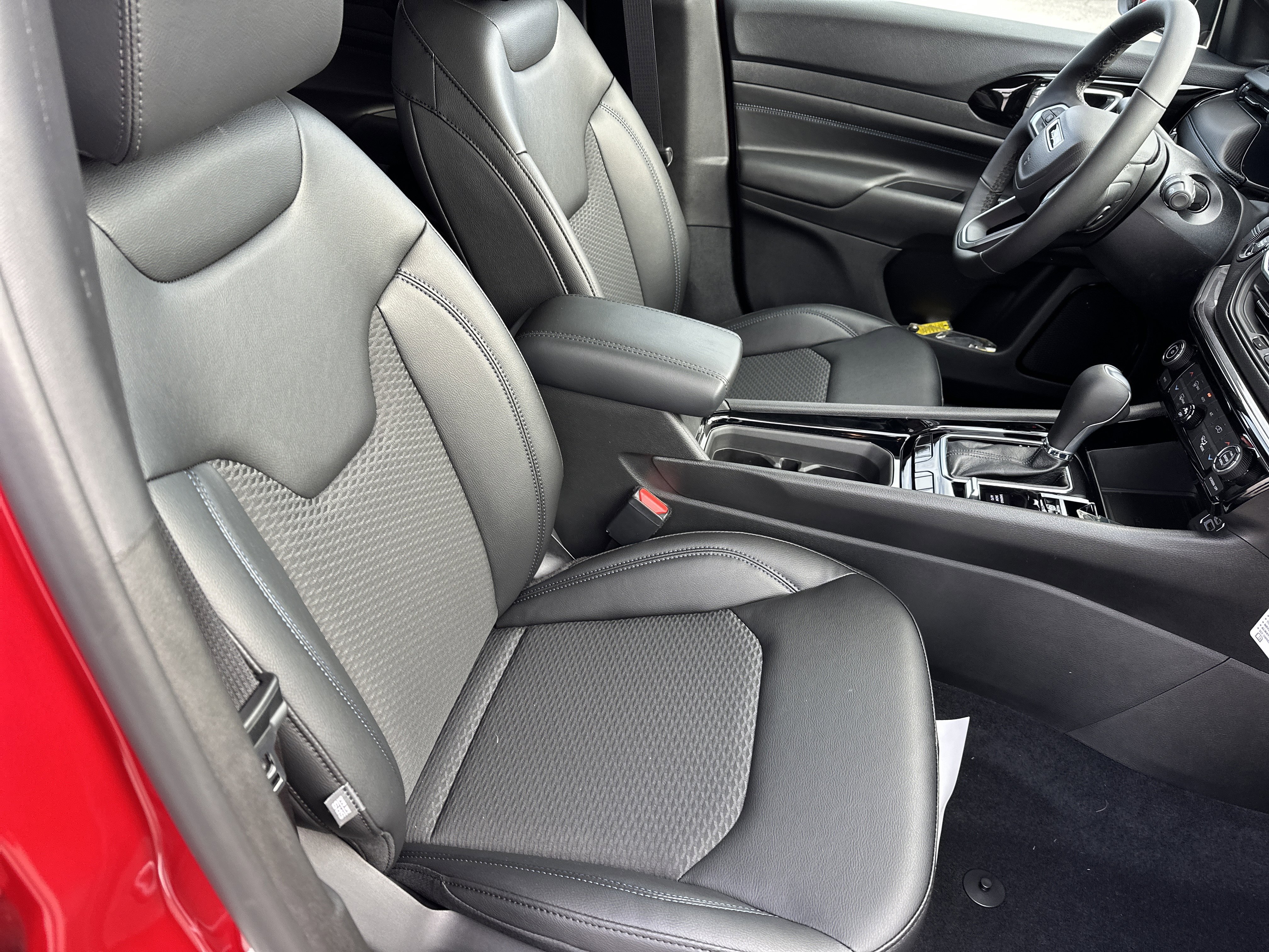 New 2026 Red Hot Pearl-Coat Exterior Paint Jeep Latitude Altitude image 14