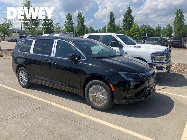 2027 Chrysler Pacifica Select AWD's photo