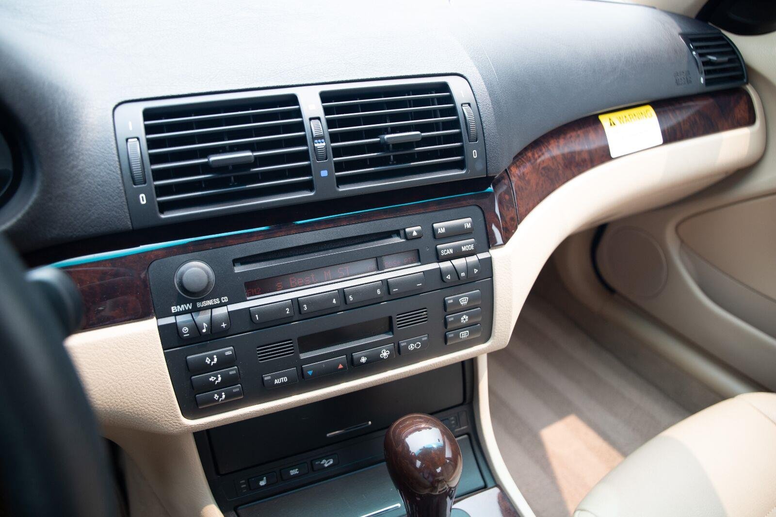 Used 2002 GREY BMW 325xi image 9